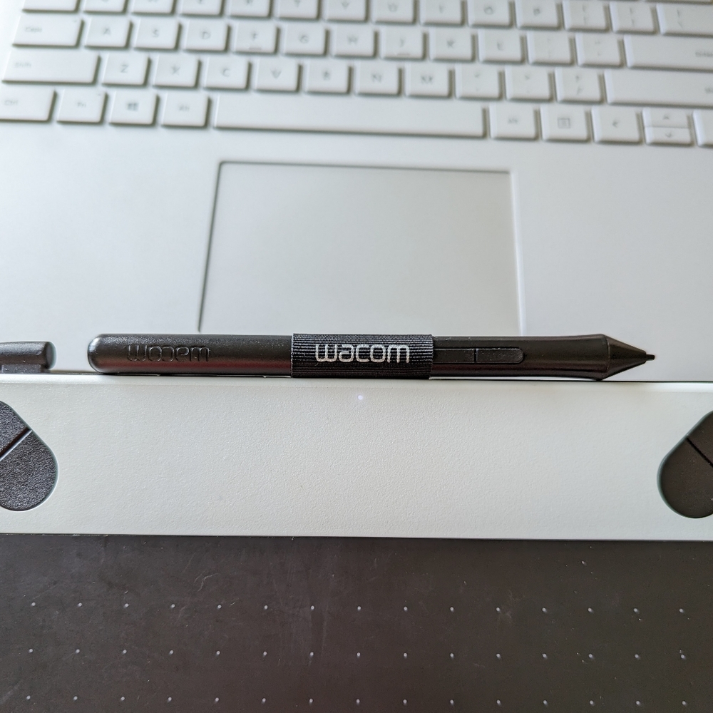 Wacom Intuos Tablet for Drawing, Writing, Design - Picture 6 of 16